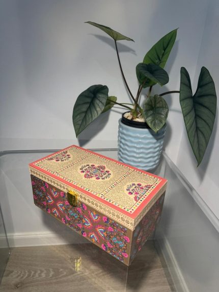 Beige rectangular 2-jar gift box with pink Persian panels and gold latch